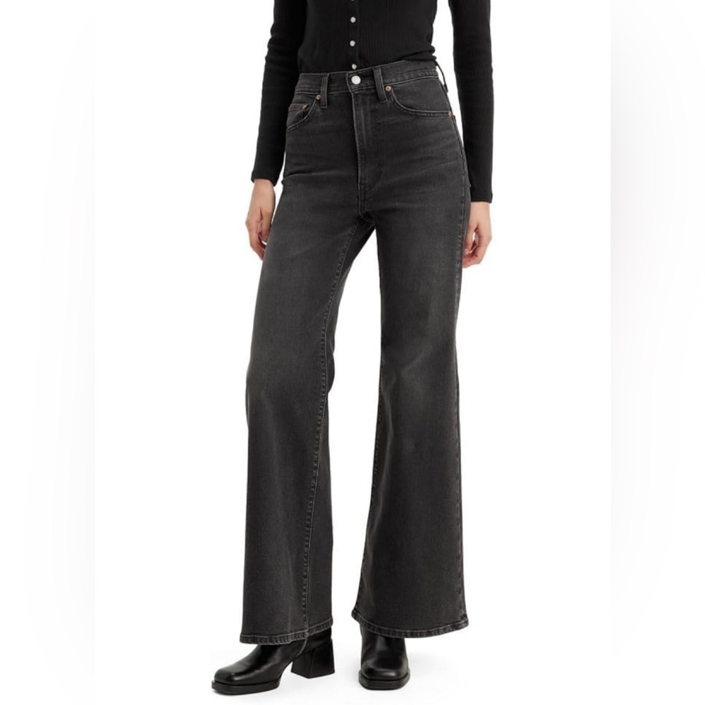 Levi's Women Black Bellbottom Flare Boot cut jeans like NEW condition wore once